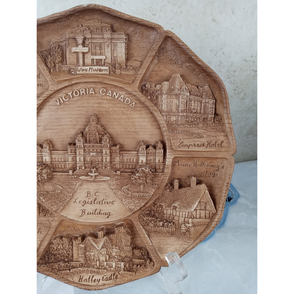 Vintage Carved Resin 3D Wall Plate Victoria Canada 9" - Picture 4 of 6